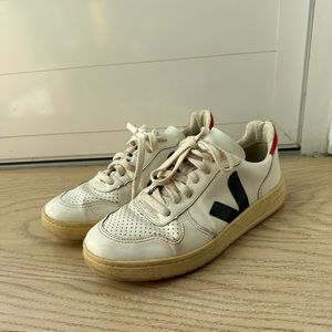 Women’s V-10 Vejas, size 38